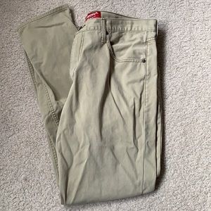 Men’s khaki pants